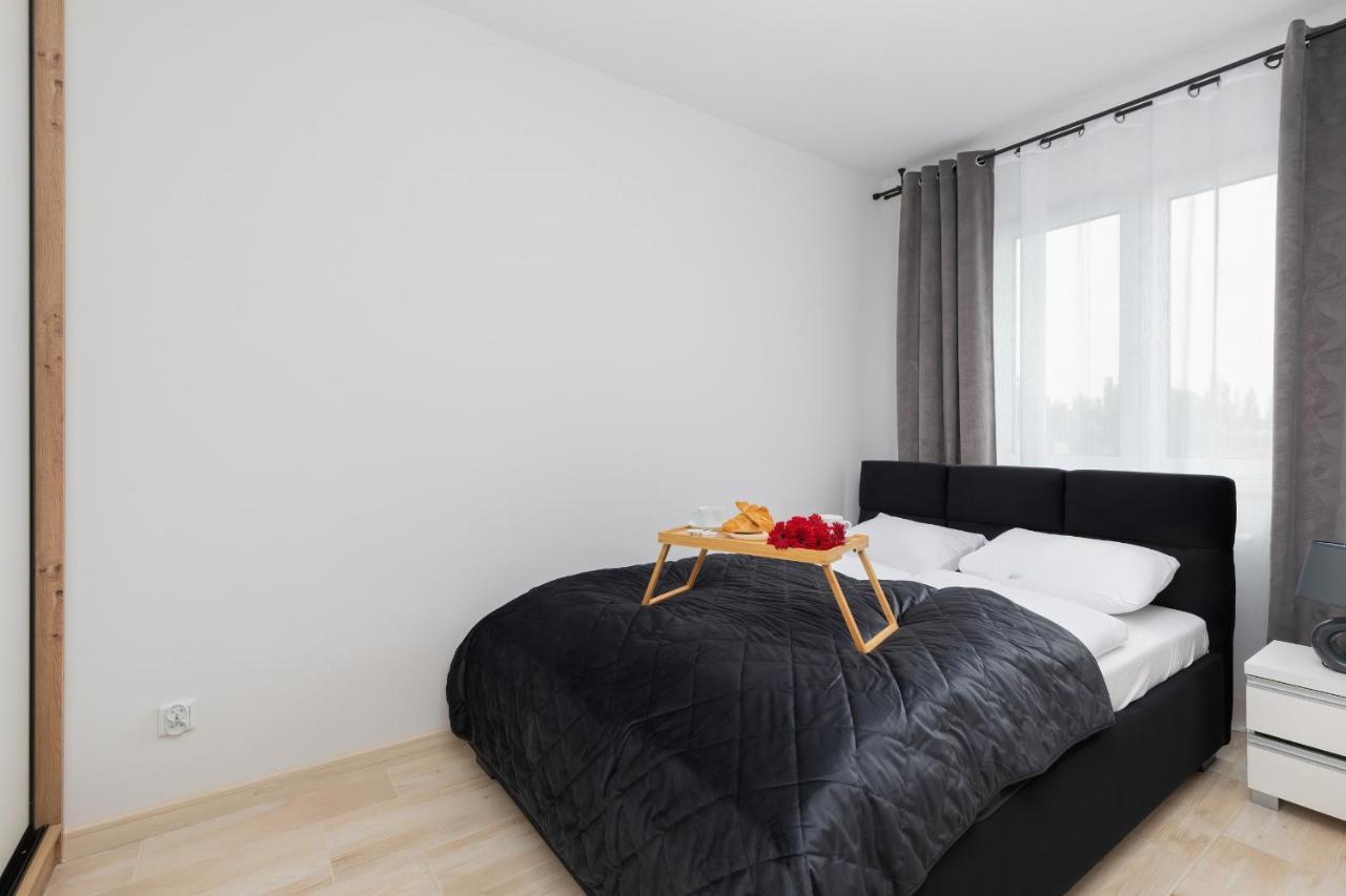 Sunny Apartments With Parking & Balcony Luzycka By Noclegi Renters 슈비노우이스쳬 외부 사진